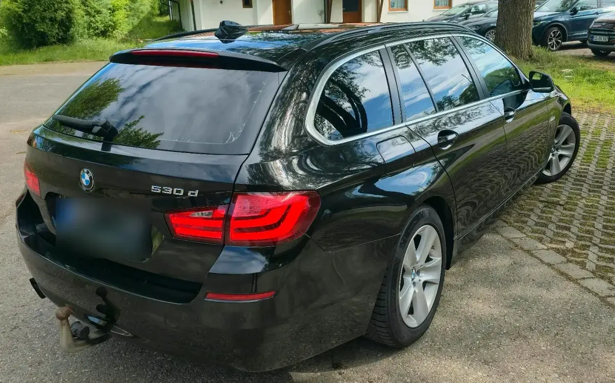 Gebraucht BMW 530 245 PS (180 kW) 2010 Schwarz Kombi