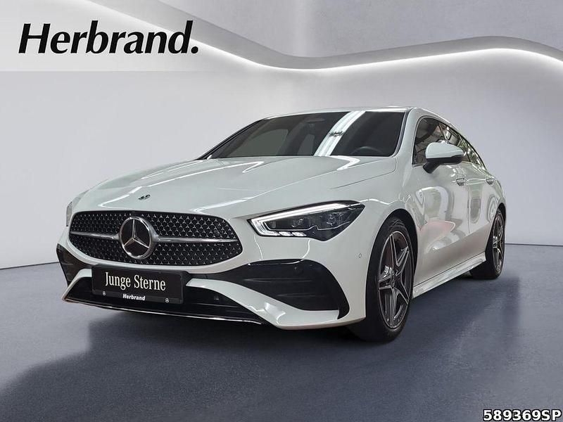 Weiß Gebraucht 2024 Mercedes CLA200 Shooting Brake AMG Kombi | 35.890 € (Teuer) - Bild 1/4
