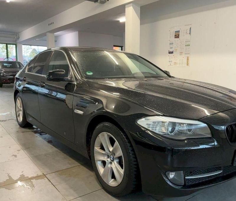 Gebraucht BMW 520 184 PS (135 kW) 2011 Schwarz Limousine