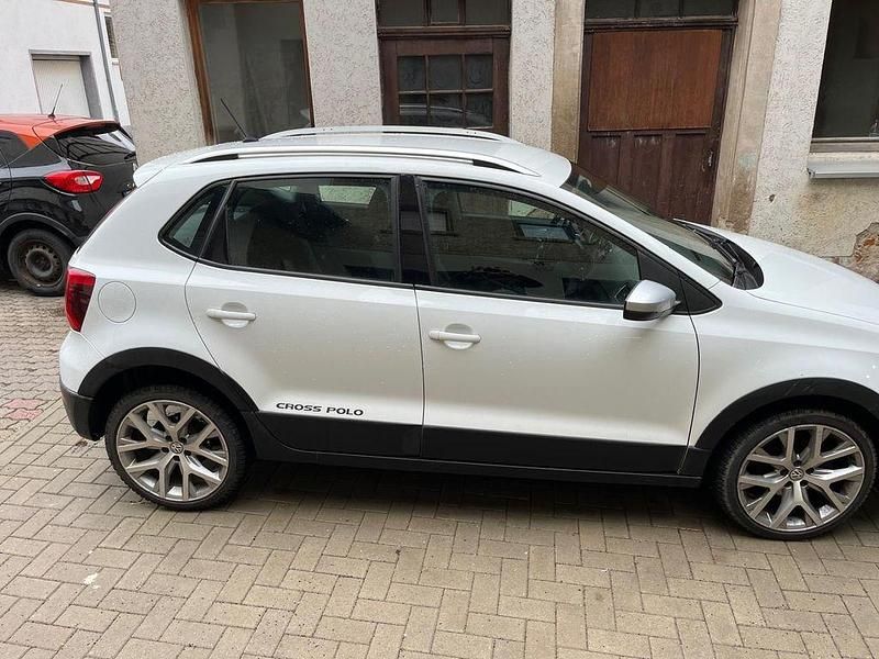 Gebraucht VW Polo 90 PS (66 kW) 2014 Weiß Limousine