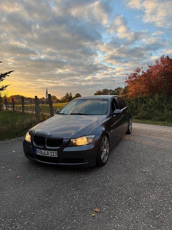 Grau Gebraucht 2008 BMW 320 Basis Limousine | 2.999 € (Superpreis) - Bild 1/4