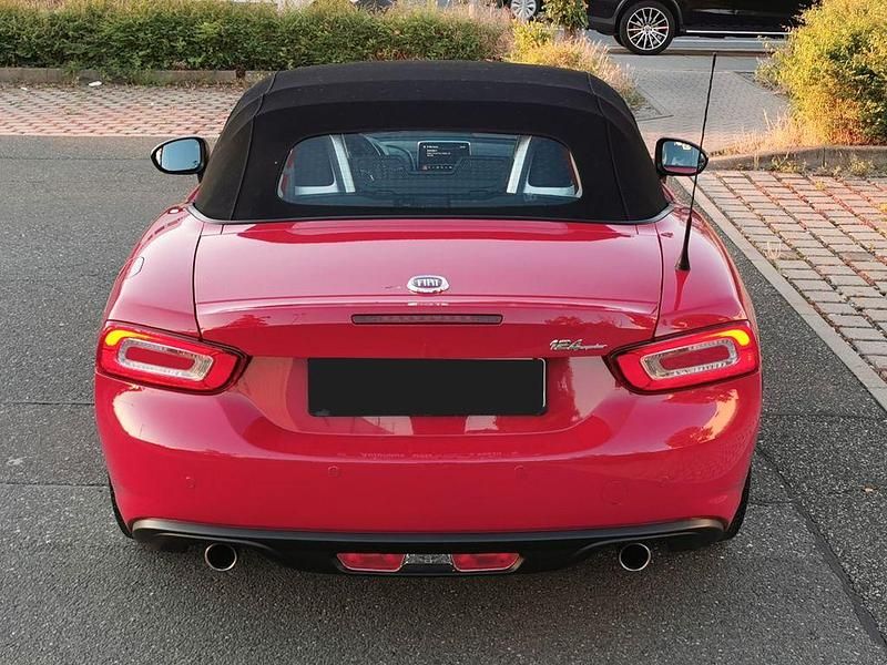 Gebraucht Fiat 124 Spider 140 PS (102 kW) 2016 Rot Cabrio
