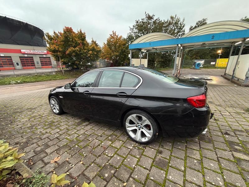 Gebraucht BMW 530 245 PS (180 kW) 2011 Schwarz Limousine