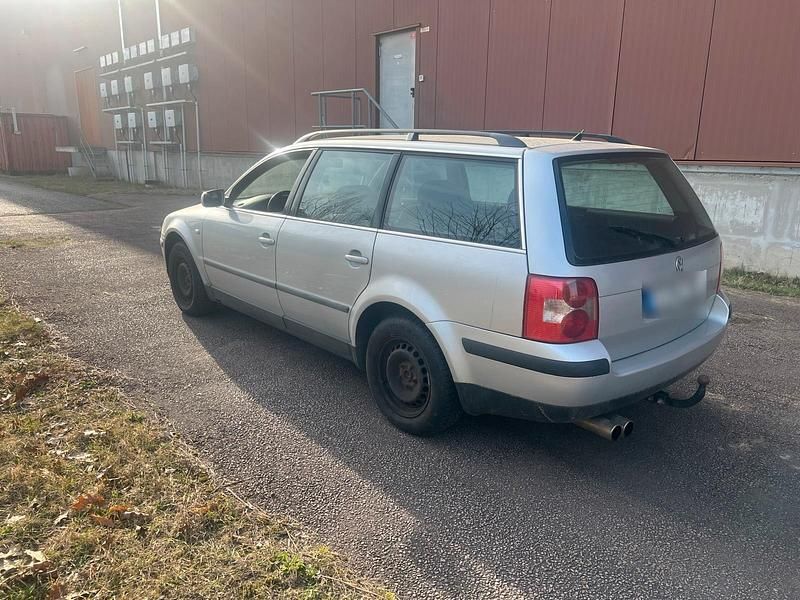 Gebraucht VW Passat 150 PS (110 kW) 2001 Silber Kombi