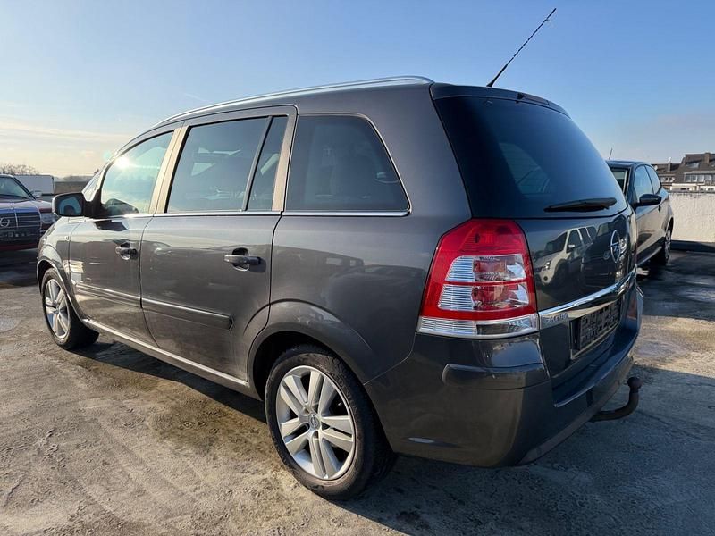 Gebraucht Opel Zafira Design Edition 116 PS (85 kW) 2011 Grau Van / Kleinbus