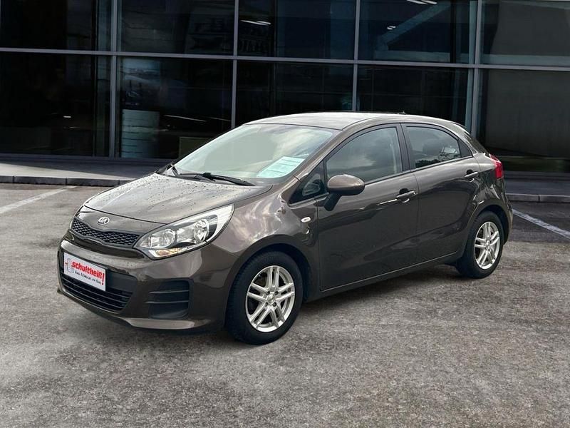 Braun Gebraucht 2016 Kia Rio Attract Kleinwagen | 7.700 € (Fairer Preis) - Bild 1/4