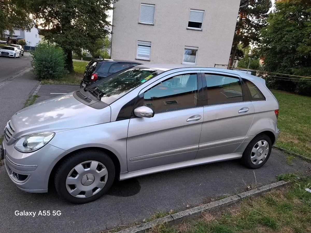 Gebraucht Mercedes 180 109 PS (80 kW) 2006 Silber Limousine
