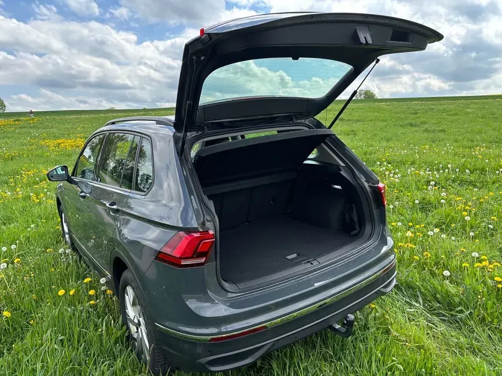 Gebraucht VW Tiguan Sport 150 PS (110 kW) 2022 Grau SUV
