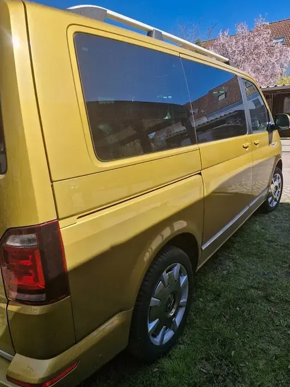 Gebraucht VW Multivan 204 PS (150 kW) 2018 Gelb Van / Kleinbus