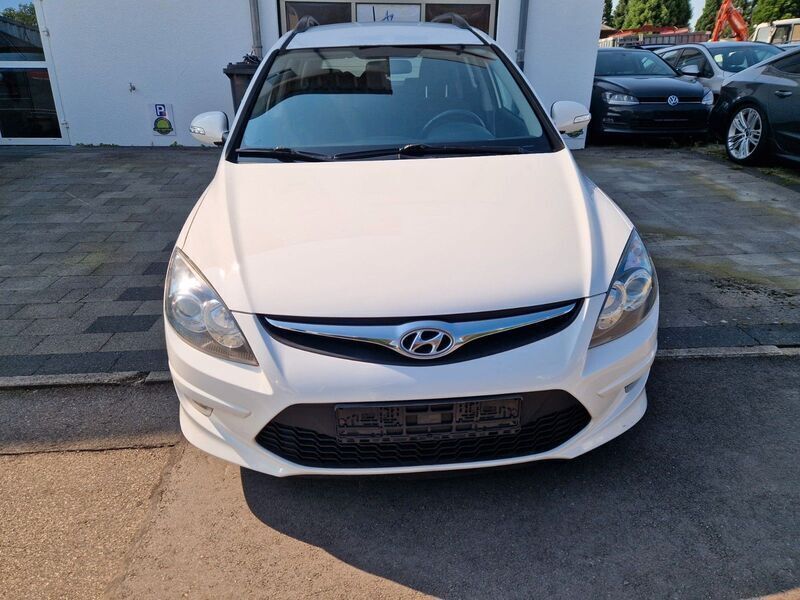 Gebraucht Hyundai i30 Classic 90 PS (66 kW) 2012 Weiß Kombi