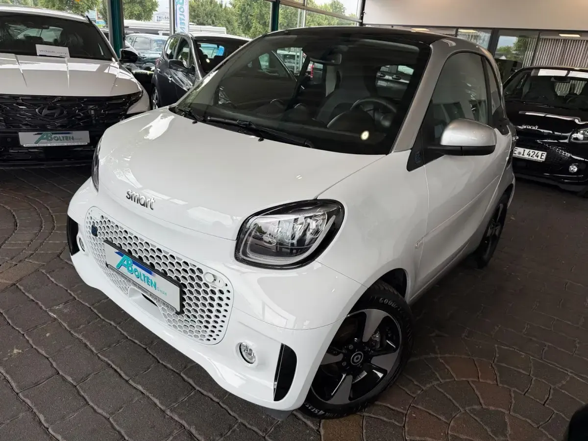 Gebraucht Smart ForTwo Coupé Exclusive 60 kW (82 PS) 2024 Silber Kleinwagen