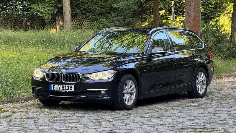 Schwarz Gebraucht 2013 BMW 318 Luxury Line Limousine | 9.200 € (Fairer Preis) - Bild 1/4