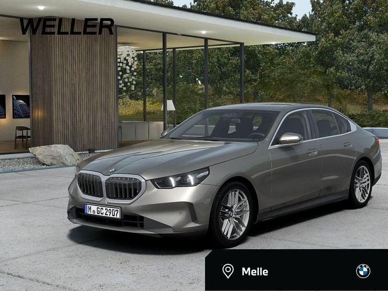 Gebraucht BMW 540 Sport Line 286 PS (210 kW) 2025 Grau Limousine