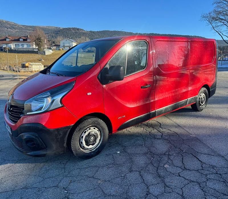 Gebraucht Renault Trafic 116 PS (85 kW) 2014 Rot Van / Kleinbus
