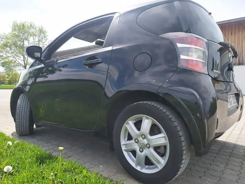 Gebraucht Toyota iQ 90 PS (66 kW) 2010 Schwarz Kleinwagen