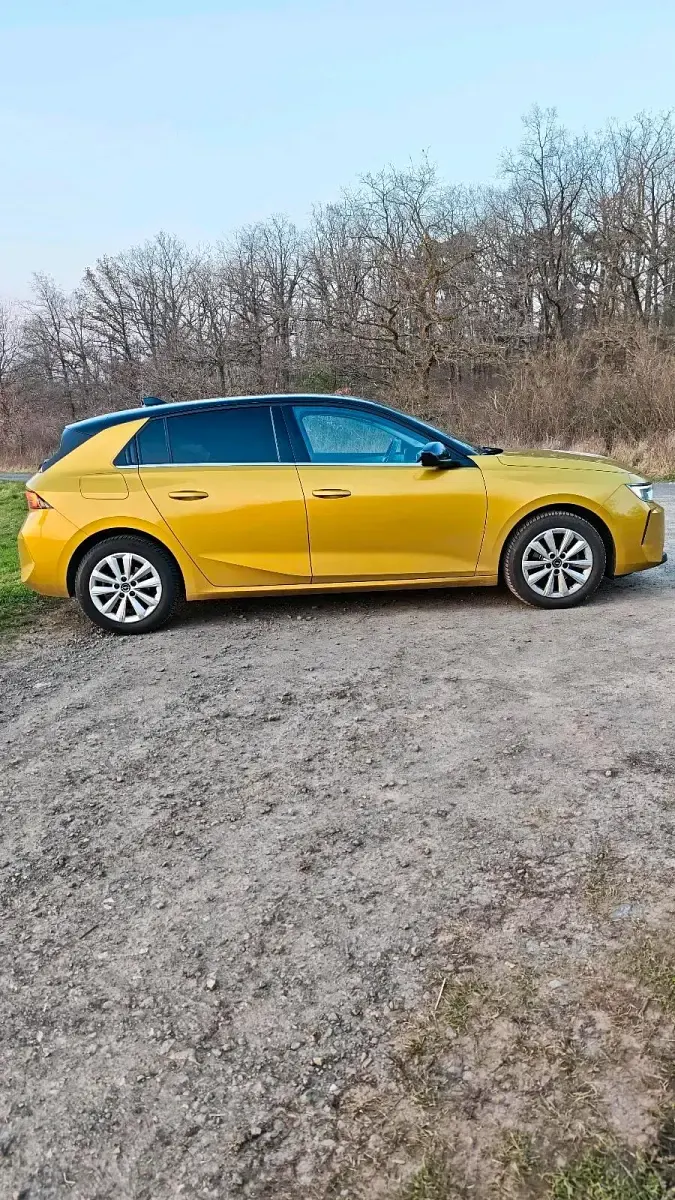 Gebraucht Opel Astra Elegance 110 PS (80 kW) 2023 Gold Kleinwagen