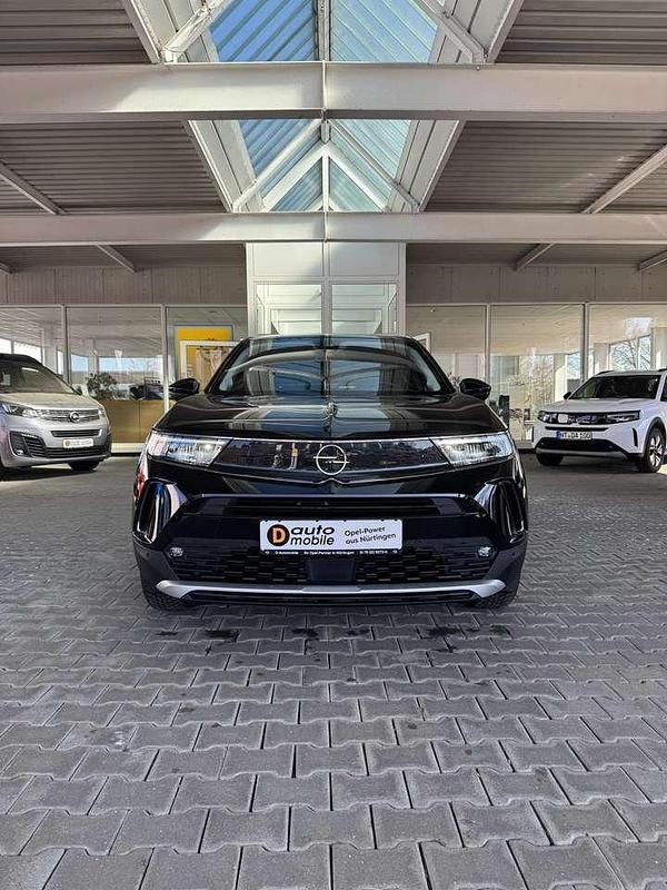 Gebraucht Opel Mokka-e Elegance 100 kW (136 PS) 2022 Diamant schwarz/karbon schwarz SUV