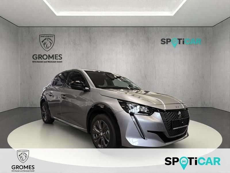 Grau artense (metallic) Gebraucht 2023 Peugeot e-208 Allure Kleinwagen | 18.790 € (Guter Preis) - Bild 1/4