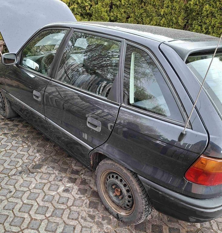 Gebraucht Opel Astra 75 PS (55 kW) 1997 Schwarz Limousine