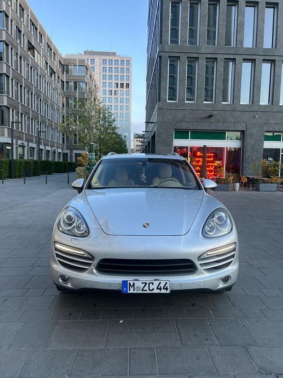 Silber Gebraucht 2010 Porsche Cayenne SUV | 17.000 € (Etwas zu teuer) - Bild 1/4