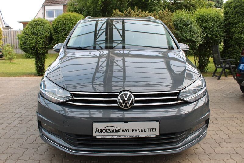 Grau Gebraucht 2023 VW Touran Highline Van / Kleinbus | 28.990 € (Guter Preis) - Bild 1/4