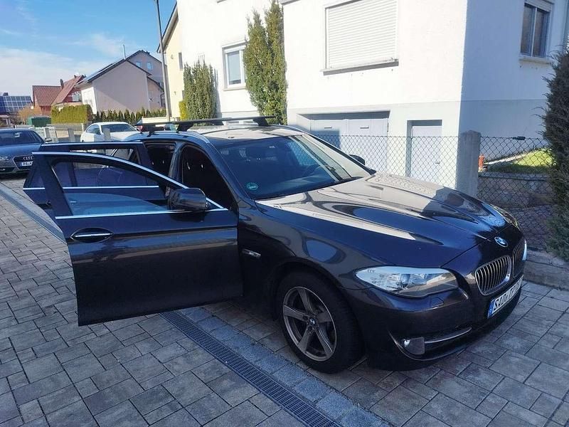 Gebraucht BMW 520 184 PS (135 kW) 2012 Schwarz Kombi
