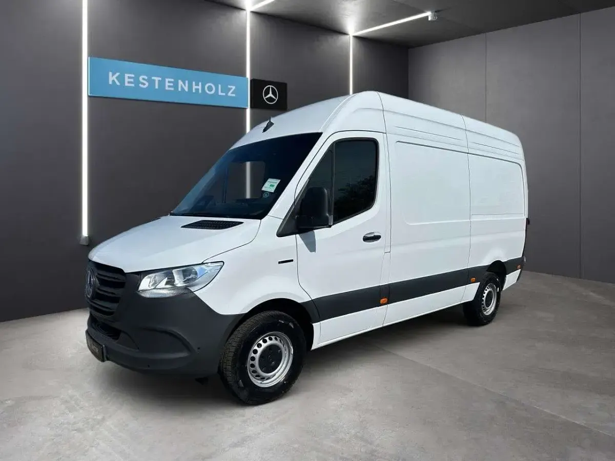 Gebraucht Mercedes Sprinter 100 kW (136 PS) 2024 Arktikweiß Van