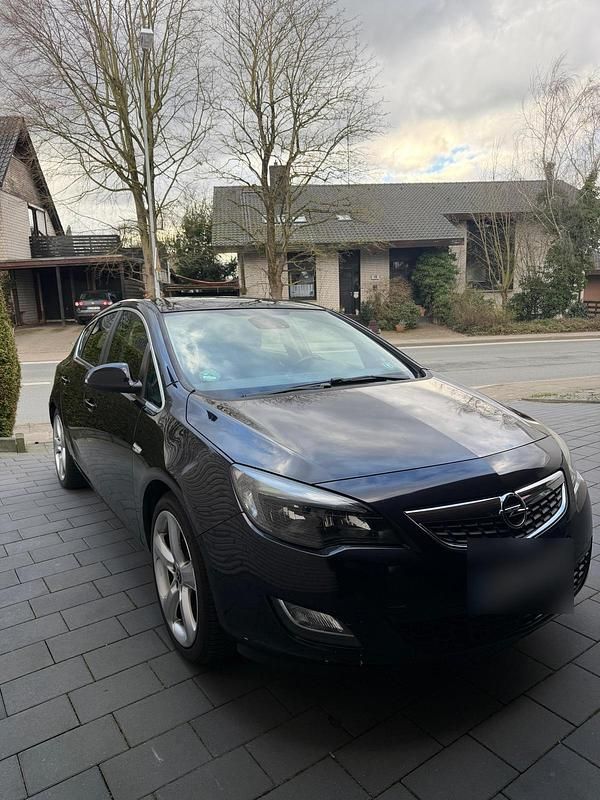 Gebraucht Opel Astra 140 PS (102 kW) 2010 Schwarz Kleinwagen