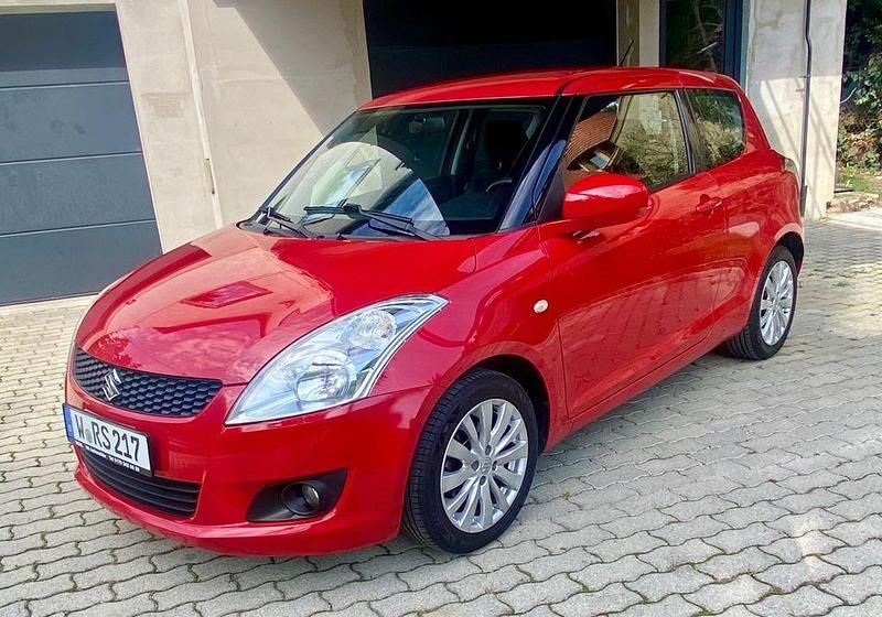 Gebraucht Suzuki Swift Limited 95 PS (69 kW) 2012 Rot Kleinwagen