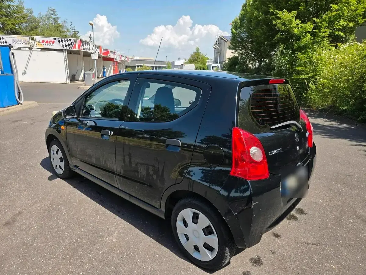 Gebraucht Suzuki Alto 68 PS (50 kW) 2011 Schwarz Kleinwagen