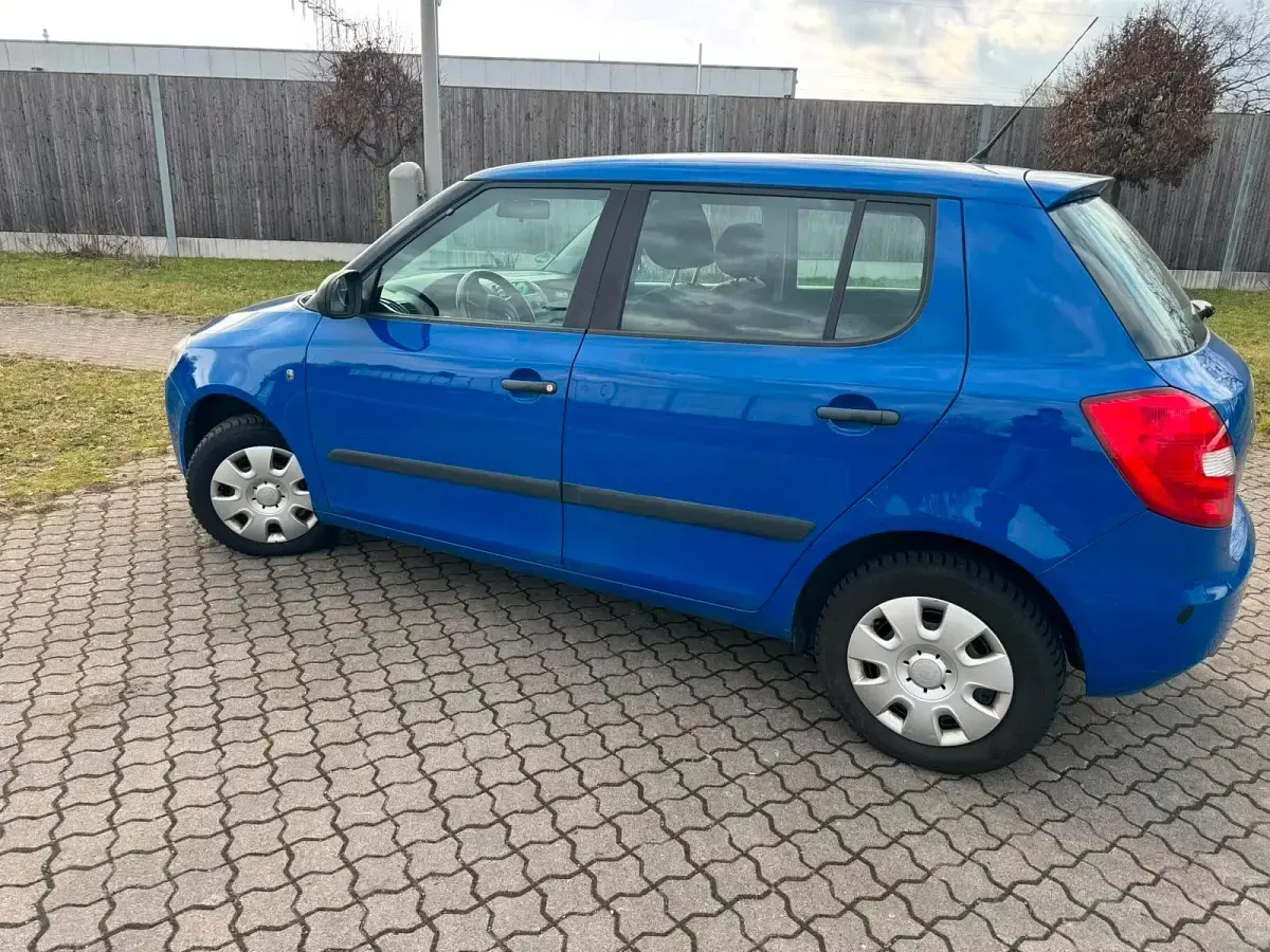 Gebraucht Skoda Fabia 60 PS (44 kW) 2009 Blau Kleinwagen