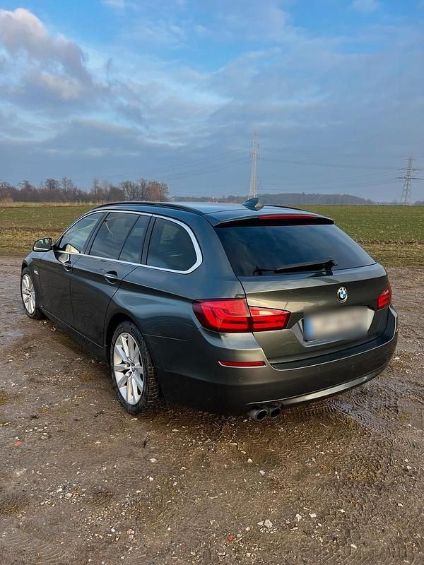 Gebraucht BMW 530 258 PS (189 kW) 2011 Grau Kombi