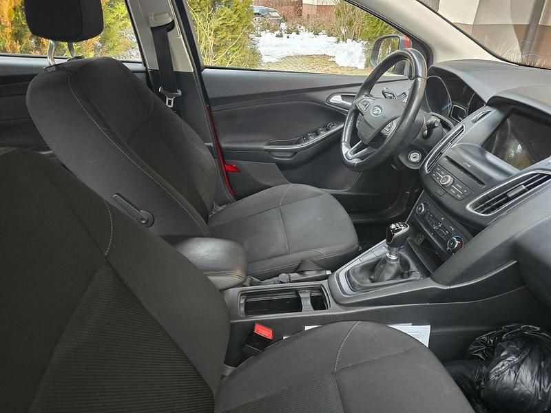 Gebraucht Ford Focus 120 PS (88 kW) 2017 Rot Kombi