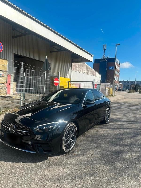 Gebraucht Mercedes E220 AMG line 197 PS (144 kW) 2022 Schwarz Limousine