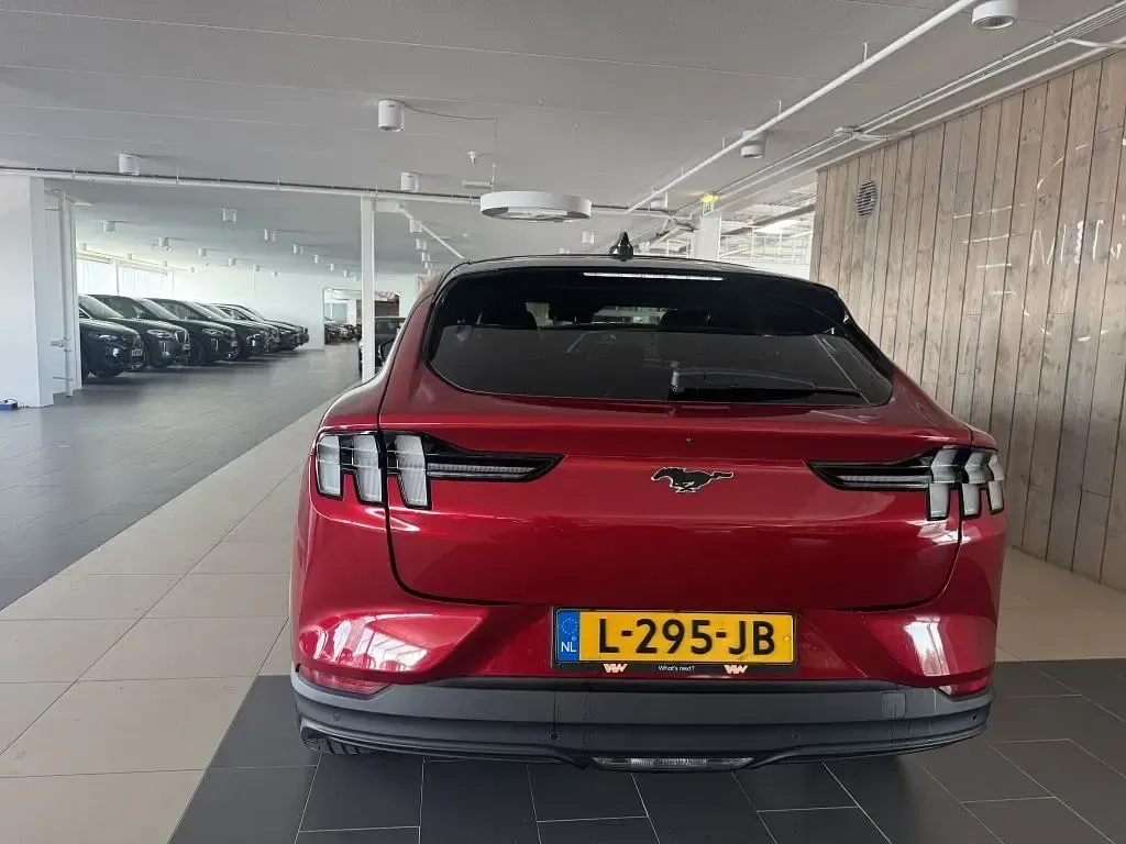 Gebraucht Ford Mustang Mach-E 199 kW (271 PS) 2021 Rot SUV