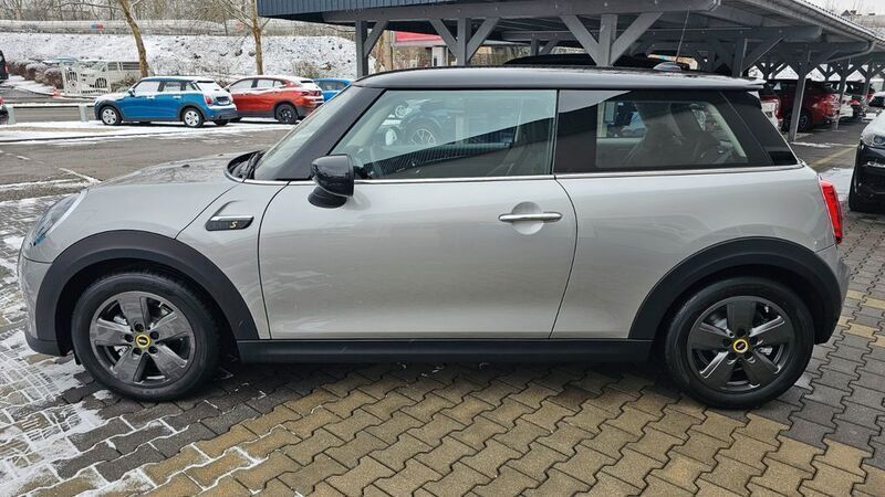 Gebraucht Mini Cooper SE 135 kW (184 PS) 2023 Melting silver iii Kleinwagen