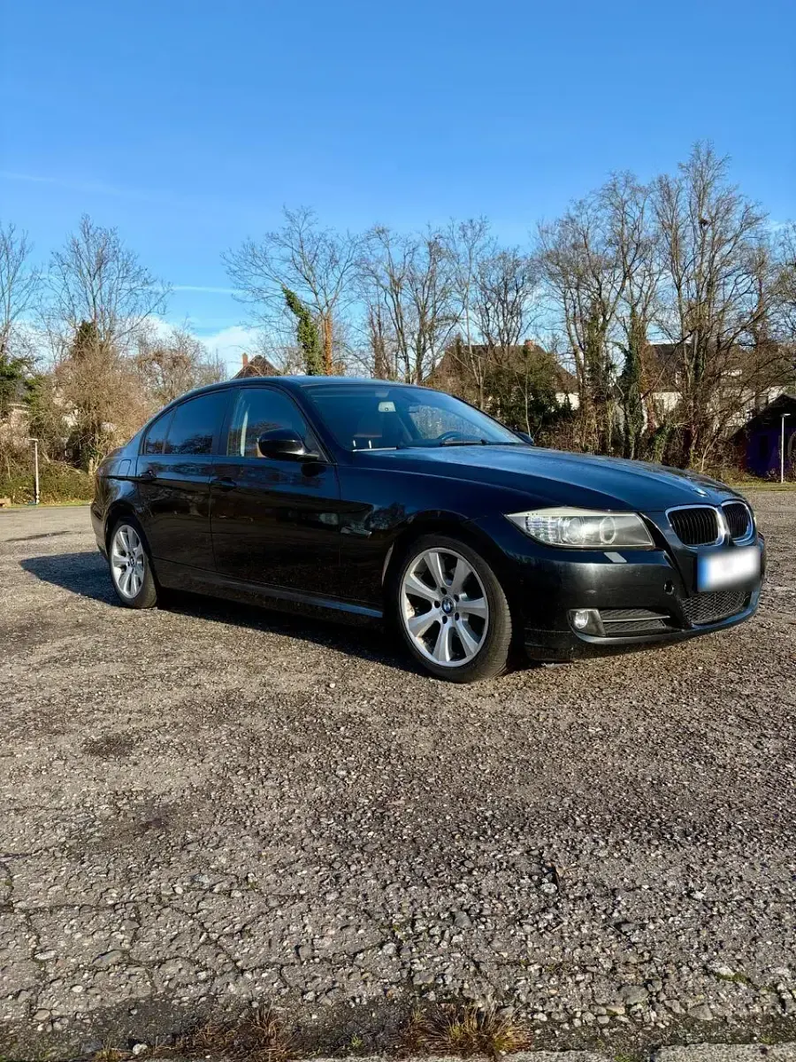 Second-hand BMW 318 143 CP (105 kW) 2010 Negru Berlinǎ
