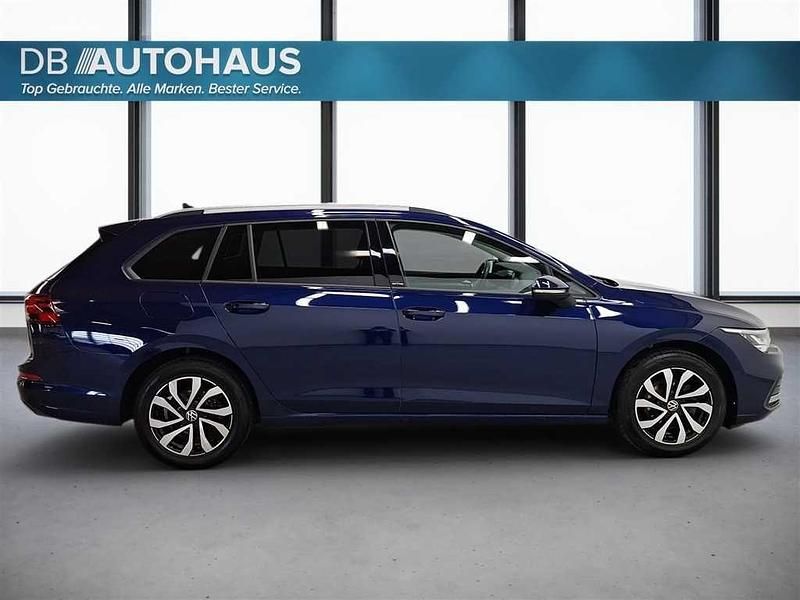 Gebraucht VW Golf VIII Active 150 PS (110 kW) 2023 Blau Kombi