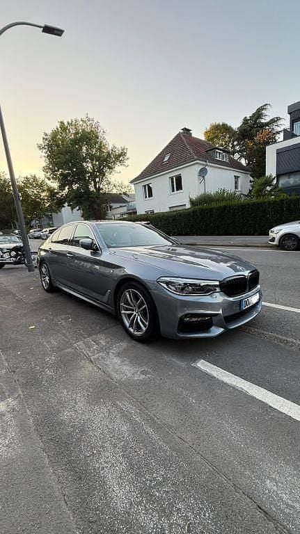 Silber Gebraucht 2017 BMW 540 M Sport Limousine | 35.600 € (Fairer Preis) - Bild 1/4