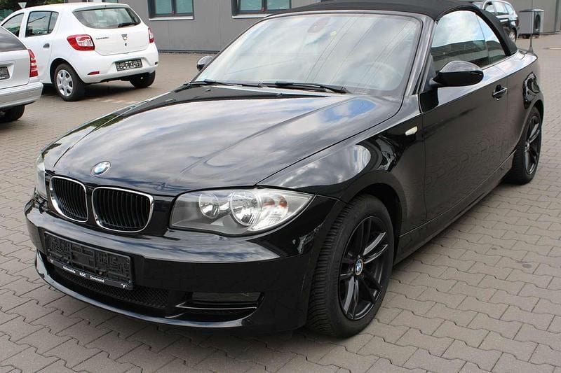 Saphirschwarz Gebraucht 2008 BMW 118 Cabriolet Cabrio | 8.790 € (Fairer Preis) - Bild 1/4