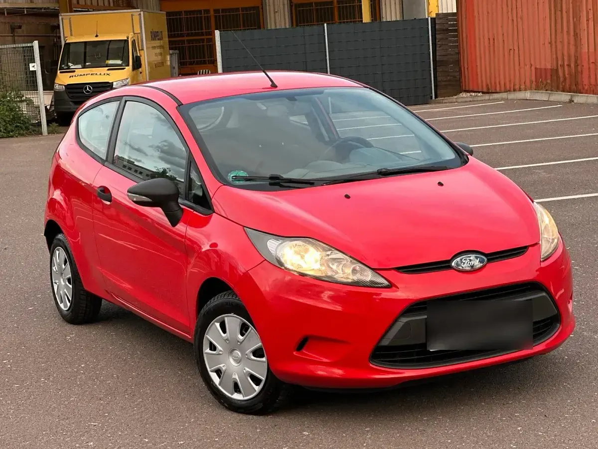 Second-hand Ford Fiesta 90 CP (66 kW) 2010 Roșu Berlinǎ