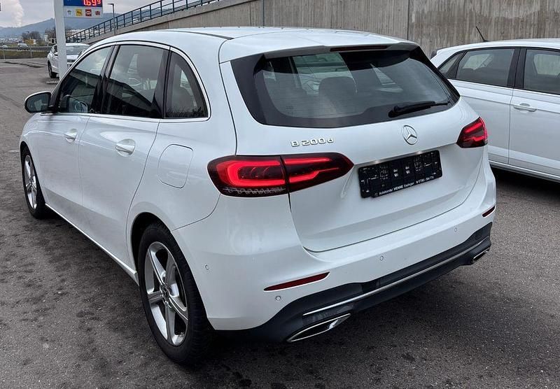 Gebraucht Mercedes B200 150 PS (110 kW) 2020 Weiß Van / Kleinbus