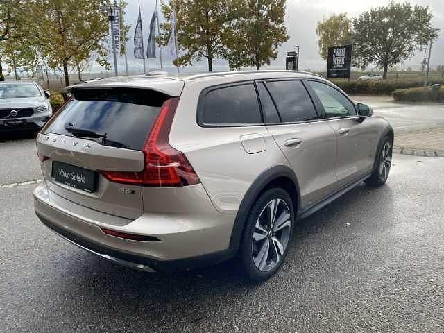 Gebraucht Volvo V60 CC 145 PS (106 kW) 2023 Kombi