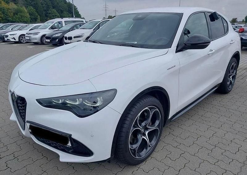 Bianco alfa Gebraucht 2023 Alfa Romeo Stelvio Veloce SUV | 27.990 € (Etwas zu teuer) - Bild 1/4