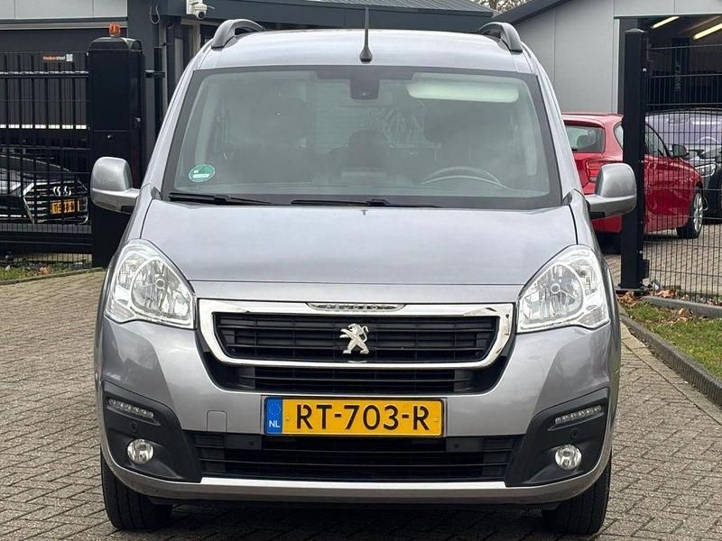 Gebraucht Peugeot Partner Tepee Allure 49 kW (67 PS) 2018 Grau Van / Kleinbus