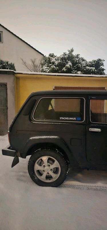 Gebraucht Lada niva 83 PS (61 kW) 2014 Schwarz SUV