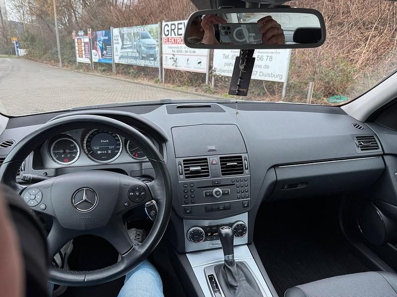Gebraucht Mercedes C180 156 PS (114 kW) 2010 Silber Limousine