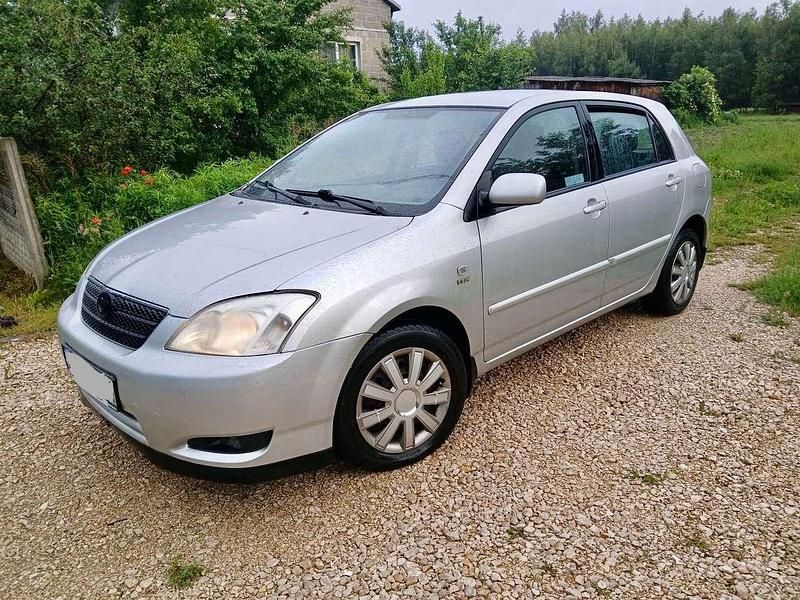Silber Gebraucht 2002 Toyota Corolla Sol Limousine | 2.150 € (Fairer Preis) - Bild 1/4