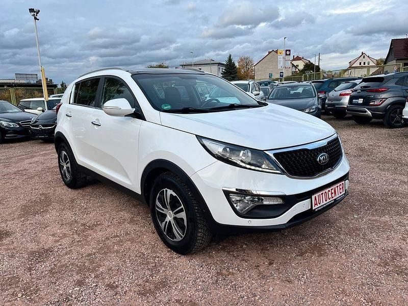 Weiß Gebraucht 2016 Kia Sportage DREAM-TEAM Edition SUV | 12.000 € (Fairer Preis) - Bild 1/4
