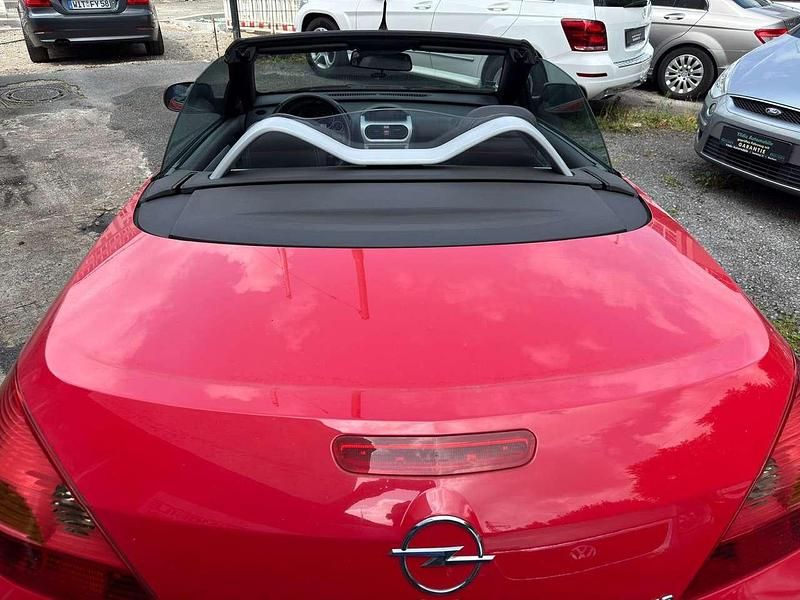 Gebraucht Opel Tigra Sport 125 PS (91 kW) 2006 Magmarot/flame red Cabrio
